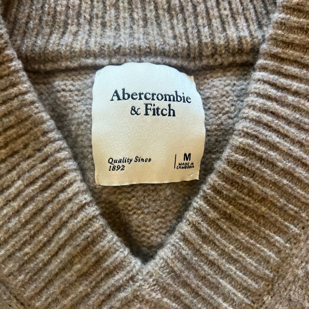 Abercrombie & Fitch V-Neck Sweater - Picture 2 of 3